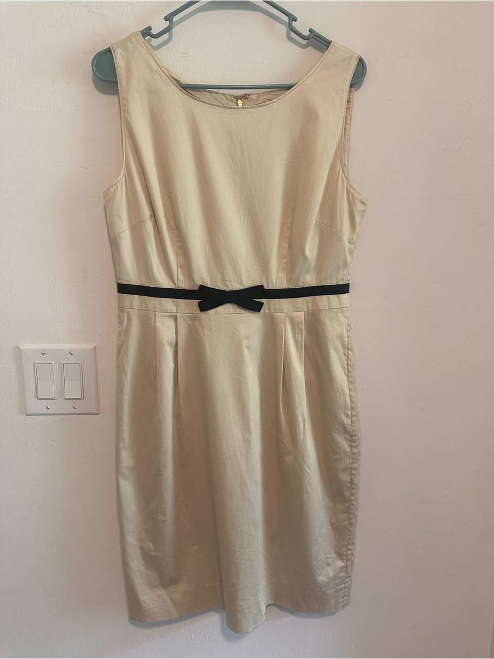 Kate Spade Sleeveless Sheath Dress Black Bow Career Beige Sz 8 - Picture 3 of 5